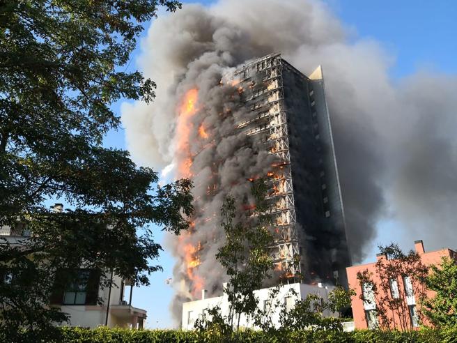 fonte immagine:https://milano.corriere.it/notizie/cronaca/21_agosto_29/milano-maxi-incendio-grattacielo-via-antonini-d699f5ba-08e3-11ec-92ce-f1aac6dc2317.shtml