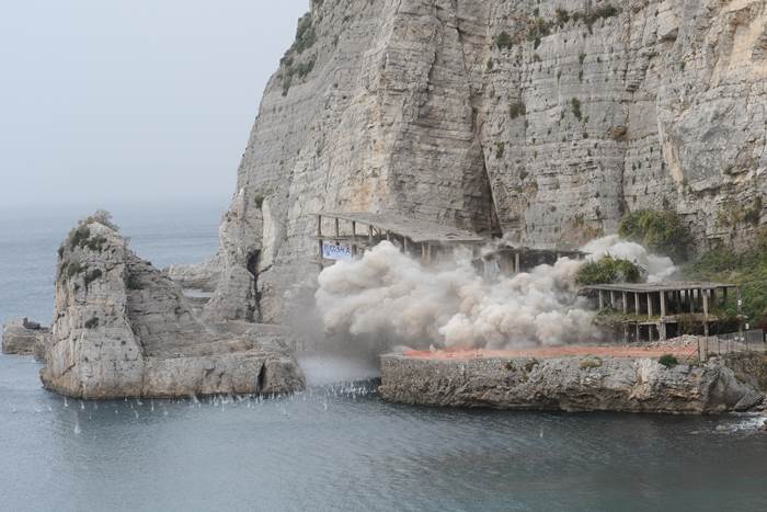 fonte immagine:https://www.arredamento.it/abusivismo-edilizio.asp