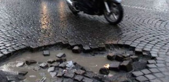 incidente-causato-da-buche-stradali.jpg