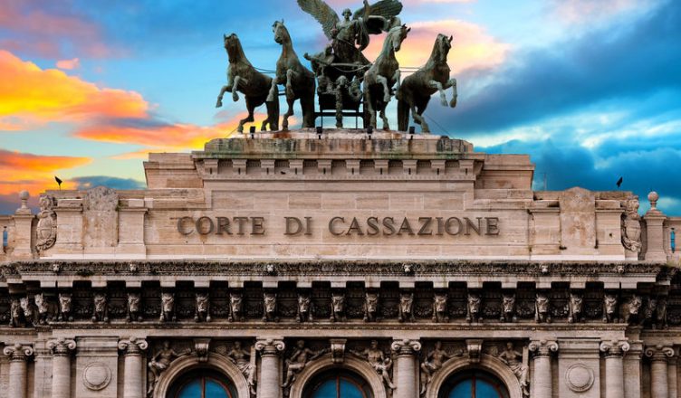 puo-essere-licenziato-il-dipendente-che-svolge-altra-attivita-lavorativa-durante.jpg