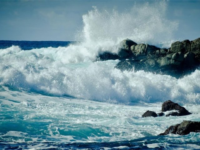 'Nuovi modelli ENEA per previsioni hi-res di onde e maree nel Mediterraneo.'