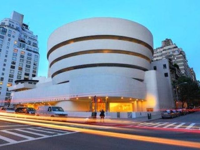 'Il museo Guggenheim di New York compie 60 anni.'