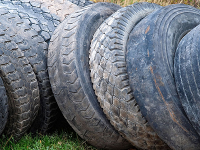 'Materiali sostenibili da vecchi pneumatici e cavi elettrici: due ricerche italiane di upcycling'