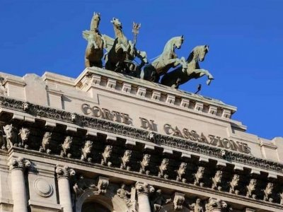 'LAVORO, SUI REQUISITI DELL'APPALTO: I CHIARIMENTI DELLA CASSAZIONE'