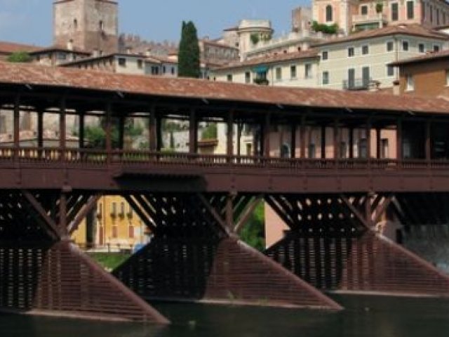 'Inaugurato con un concerto evento il Ponte di Bassano del Grappa, oggetto di un lungo restauro.'