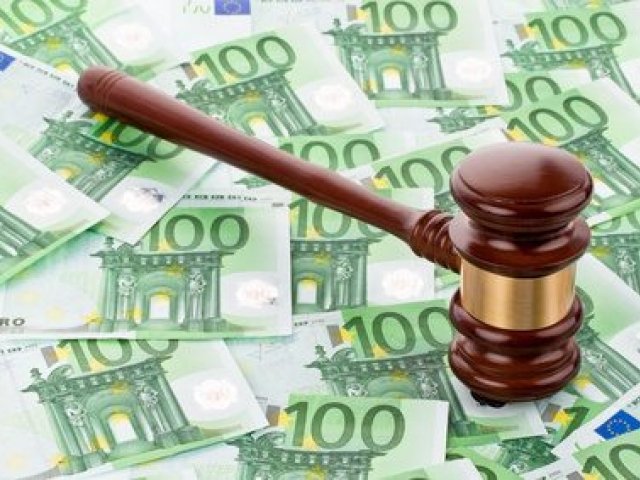 'LA LIQUIDAZIONE FORFETTARIA DELLE SPESE DI LITE LEDE IL DECORO PROFESSIONALE'