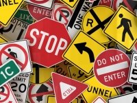 'Chi paga la multa in caso di infrazione stradale del minorenne?'