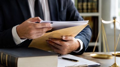 'Obbligo di restituzione dei documenti al cliente – art. 33 cod. deont. forense'